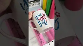 Быстрый и простой способ нанести 2 виниловых цвета на кружку с помощью Cricut. 🩷💙 #cricutbeginner