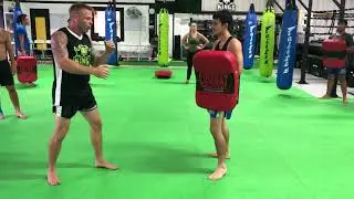 Turning your shoulders on the Roundkick