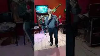 Pistiando y cantando 
