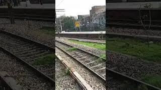 #04420 GZB MTJ Special entering Delhi Sadar Bazaar station 🛤️🚉 #train #indianrailways #NewDelhi