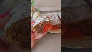 Prajitura cu capsuni intregi si blat cu nuca. Reteta simpla si usoara. #food #mancare #cake #dulce