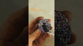 I practice lacquer and mother-of-pearl craftsmanship in Seoul.
