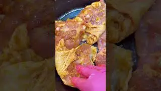 Куриные бедра в чесночном масле #шорты #куриныйужин #легкийрецепт