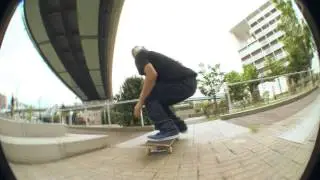 Skateboarding Osaka 