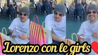 LORENZO SPOLVERATO coccolato dalle fan, scarta i regali e fa e pausa caffè ❤️❤️