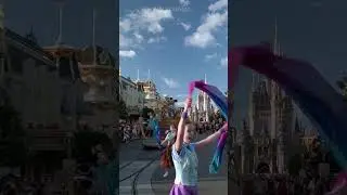 🥳 Disney Parade &middot; Mickey, Minnie & Pluto