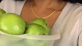 Talk to me while I juice ☺️ Meonia Monay is live!