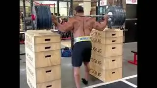 larry wheels trainig the neck push press with 500lbs 226kg