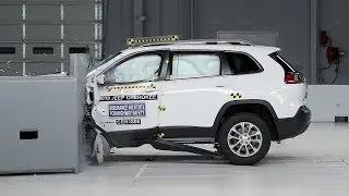 2019 Jeep Cherokee driver-side small overlap IIHS crash test