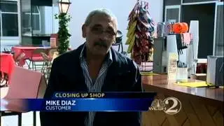 42-year-old hot dog stand in vacant mall closes down