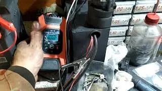 Аккум ч.1 Сдох, попытка раскачать зарядником 7 stage battery charger.