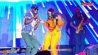 Eddy Yawe Azinye Mazibu Ne Carol Nantongo Nga Bayimba Tukigale Mu Concert Ye Mu Hotel Africana