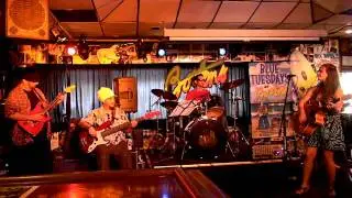 110416  Shauna Sweeney Band @ Boston's on the Beach April 16, 2011