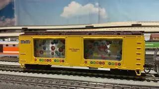 MTH (Mike's Train House) 8199015 M&Ms Action Car - Animated Boxcar in HO Scale