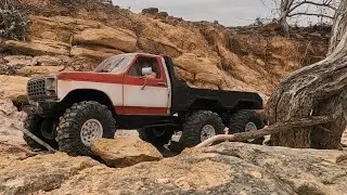 TRX6 and other Scale Crawlers on Lakefront Rocks