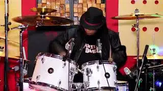 BAGI PENGALAMAN TENTANG PEMBENTUKAN LABLE MUSIK DAN STUDIO REKAMAN MILIKNYA&rdquo;FIRDAUS OIWOBO MAIN DRUM