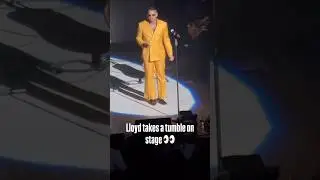 Rnb singer Lloyd falls on stage