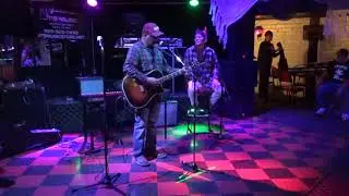 Oct 29, 2019, Tuesday Open Mic Intimo Lounge host John Clifton   00003