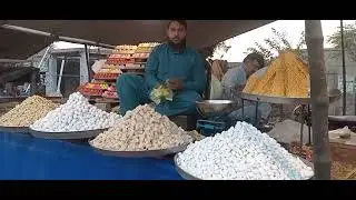 Darbar k sehan min aik stand pr taly kun lgay gai hain # talon ka raz# darbar bala peer okara#