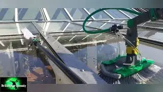 Terrassendach mit Schiebeelementen bequem von der Leiter aus reinigen.