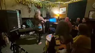 Glow pole open mic & Shakira sing along #flowarts  #staff #glowstaff #circusskills #circusdigital