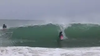 Rub&eacute;n Villegas , mostrando porque es local de Bluff ! El patio de su casa . 🌴🇵🇦🔥