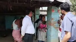 Kaushambi DM Madhusudan&rsquo;s Heartwarming Act | Stopped Car to Help Poor Children | Humanity First #ias
