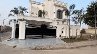 Ultra Modern Italian Design Corner House || Luxury House