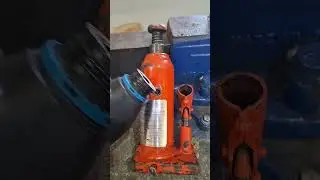 Smartest idea tips on how to put oil on hydraulic jack #diy #shorts