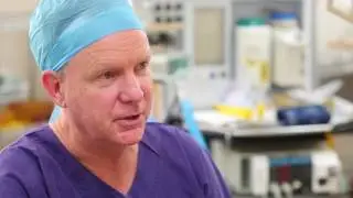 What is the difference between a plastic surgeon and a cosmetic surgeon?