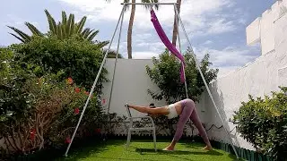 Wellness session - exercises with chair 3 - Sara Na Kanarach -  STREFA RUCHU ON-NLINE