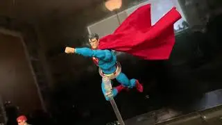 Mafex Superman pose and Play