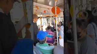 suroboyo bus berhenti di halte royal plaza surabaya | kota surabaya