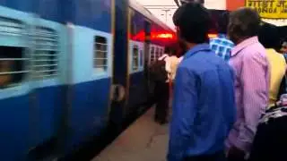 12565 BS KRANTI SKIP A MAJOR JN. GONDA JN. IN SLOW SPEED