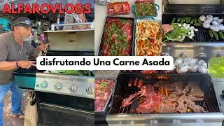 Disfrutando Una Carne Asada Con La Familia 05201
