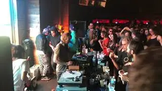 Dj zip live at resolute gets perlonized