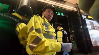 LOST CITY of LONDON:PHONE SNATCHERS ABOUT and THIEF TACKLED to GROUND by HERO on BIKE 🤯💪