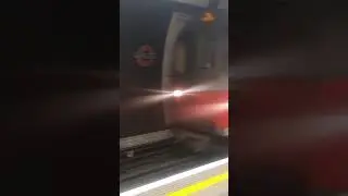 1995 stock arriving London Bridge *new* #underground #trains #london #uk