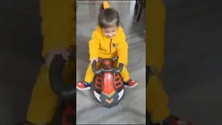 तूफानमेल जैसी गाड़ी चलाती है Iza 😂doom manchale #minidriver#funny#shorts