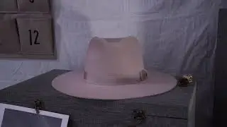 A CLASSIC FEDORA WITH GROSGRAIN RIBBON BAND FOR WOMEN
