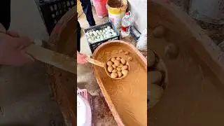 Making salted duck eggs: A traditional delicacy with a salty rich flavor and high nutritional value
