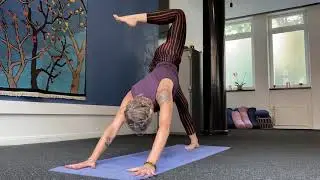 Lotta Palmer in Dynamic flow yoga  @ YouYoga.se