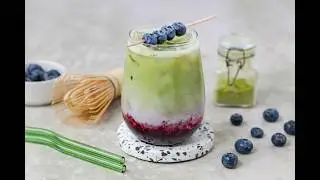 Recept za matcha latte s borovnicama