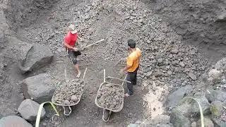 Manual Mining in Harsh Terrain &ndash; Human Will vs. Nature