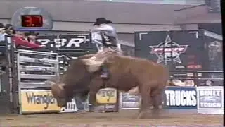 Justin McBride vs Tiger Shark - 04 PBR Tacoma (86.5 pts)
