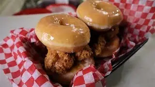 Сэндвич с курицей и пончиком от KFC (домашнего приготовления)