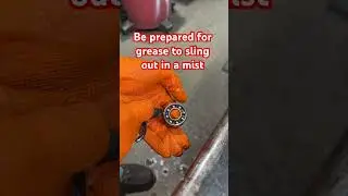 Очистите *внутреннюю часть* подшипника #сделайсам #смазка