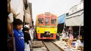 RAILWAY MARKET IN MAEKLONG- TRAIN RUNS THROUGH. SAMUT SONGKHRAM, THAILAND