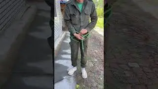 The method of tying the safety tether of an escape seat is very worth learning
