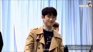 (Savage Jinyoung 2.0) GOT7 Jinyoung flicking hearts away compilation!